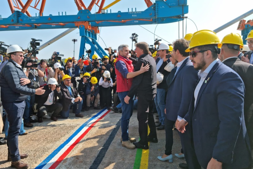 Bolsonaro e Mario Abdo Benítez visitam obras da Ponte da Integração em