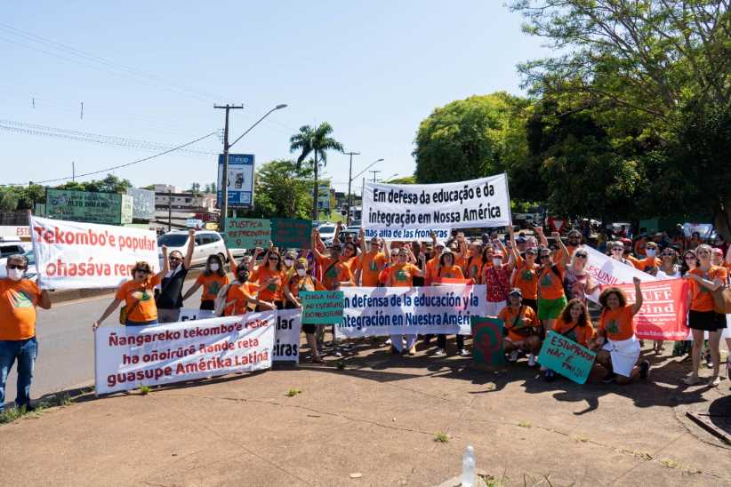 Ato na Ponte da Amizade defende valorização da educação pública e