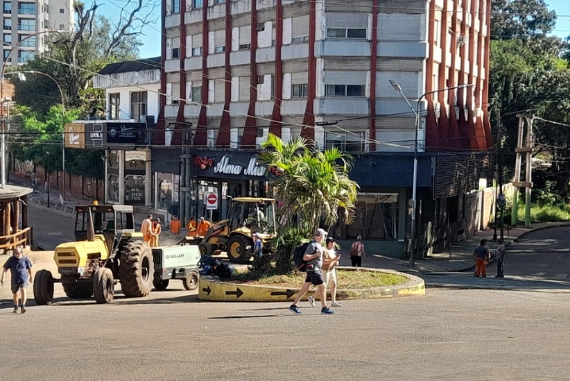 Obras interditam trânsito na Avenida Brasil em Puerto Iguazú H2FOZ