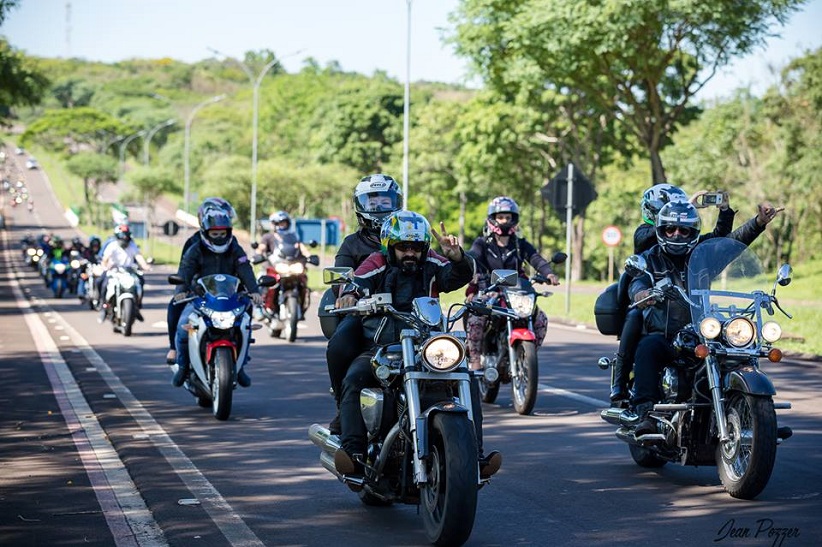 Manobras com motos podem se tornar prática esportiva em Curitiba 