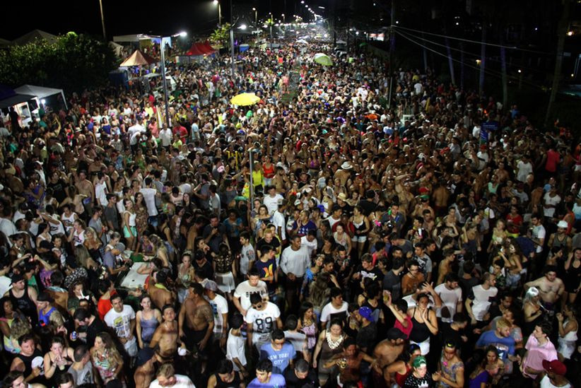 Para sobreviver, bailes de Carnaval se aliam a blocos de rua - 23