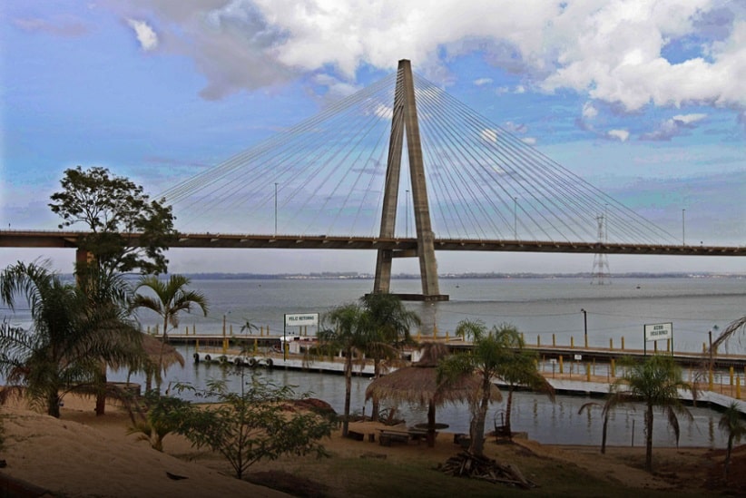 Ligação entre Encarnación e Posadas é um dos pontos mais trafegados da fronteira entre Paraguai e Argentina. Imagem: Gentileza/IP Paraguay