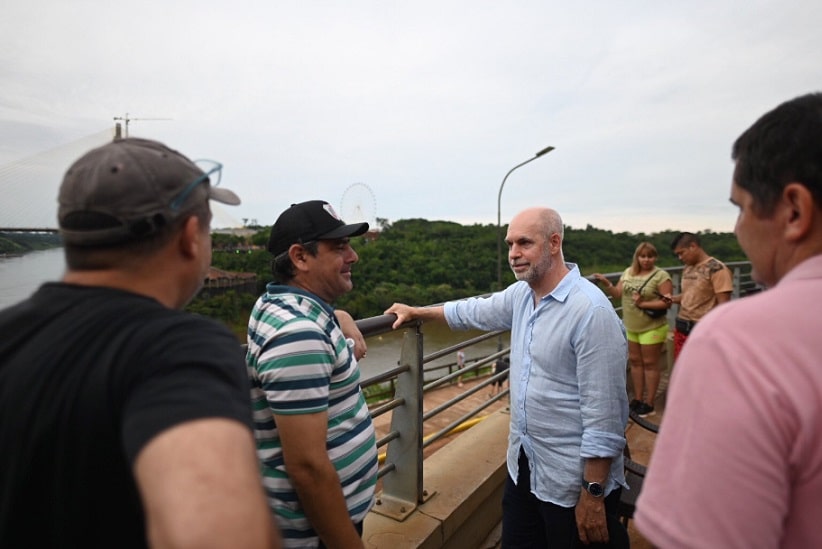Ao lado de apoiadores, Rodríguez Larreta visitou o Marco das Três Fronteiras em Puerto Iguazú, conforme imagem publicada em sua conta pessoal no Twitter
