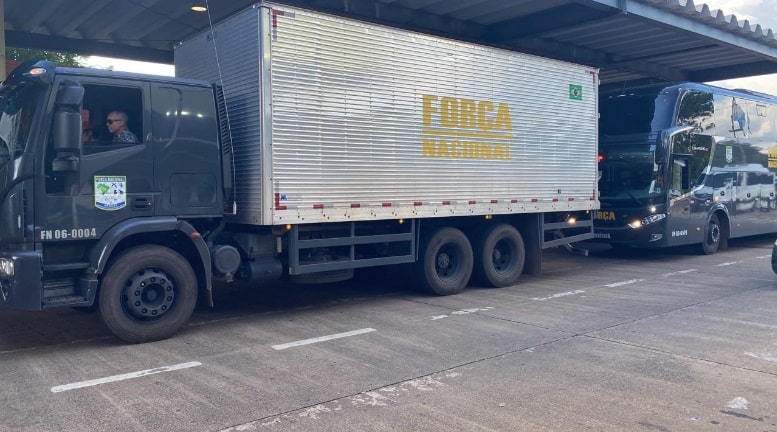 Comboio da Força Nacional de Segurança Pública na aduana da Ponte Tancredo Neves. Imagem: Gentileza/FNSP