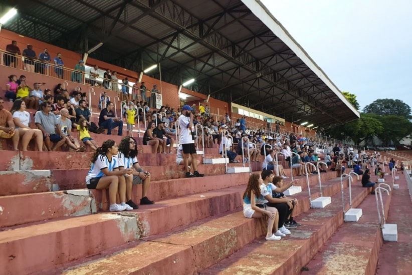 Público foi pequeno na arquibancada do ABC para Foz x Londrina. Imagem: Alexandre Palmar/H2FOZ