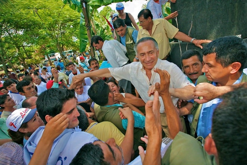 Lino Oviedo durante evento de pré-campanha em 2012, em imagem publicada, à época, em sua página oficial no Facebook (ainda ativa)