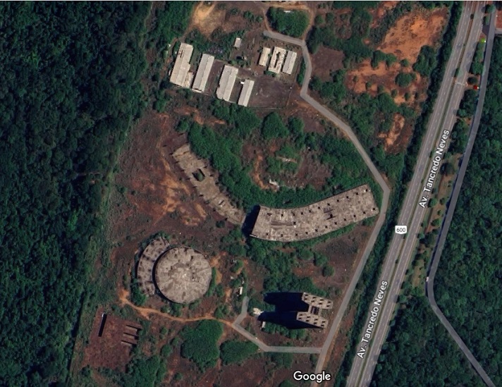 Vista das obras inacabadas, conforme imagens de satélite do serviço Google Earth