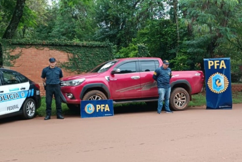 Morador de Puerto Iguazú, que conduzia a caminhonete, foi detido durante a ocorrência. Imagem: Gentileza/Polícia Federal Argentina