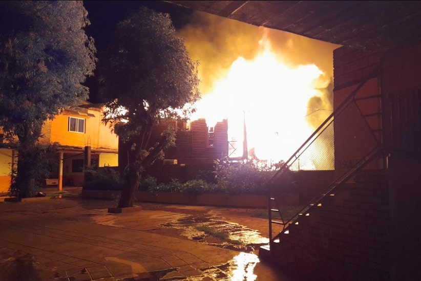 Área da recepção foi uma das poucas a não sofrer danos com o incêndio. Imagem: Gentileza/Bombeiros Voluntários de Puerto Iguazú