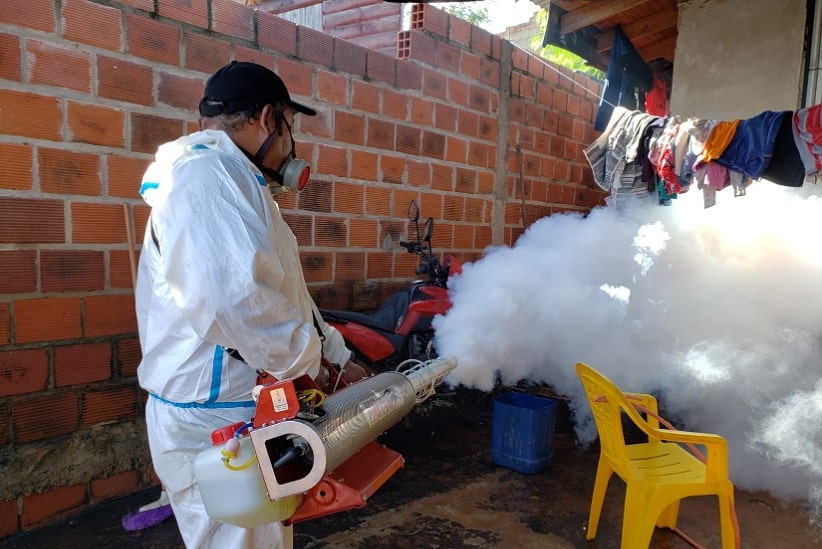 Trabalhos de fumigação na periferia de Puerto Iguazú. Imagem: Gentileza/Prefeitura de Puerto Iguazú