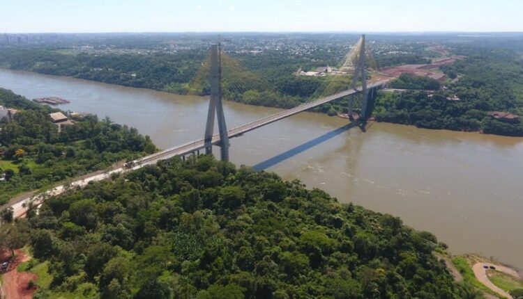 Ponte da Integração vista da cabeceira paraguaia, em Presidente Franco, com Foz do Iguaçu ao fundo. Foto: Gentileza/MOPC Paraguay