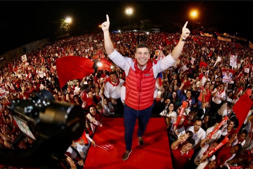 Candidato Santiago Peña durante o ato de encerramento de campanha. Foto: Gentileza/Partido Colorado