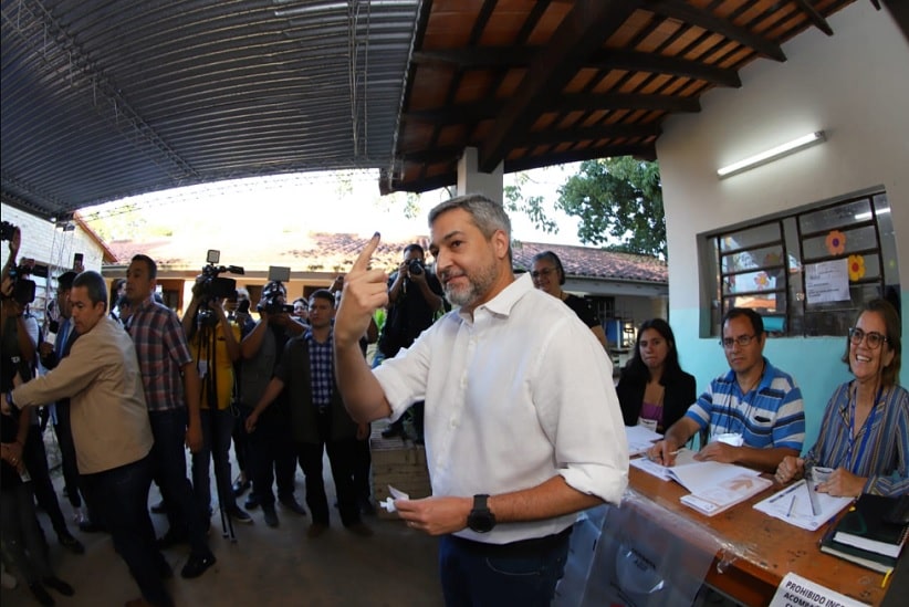 Presidente Mario Abdo Benítez votou às 7h03, em Assunção. Foto: Gentileza/Agência Pública IP Paraguay