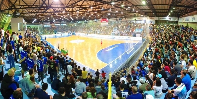 Ginásio lotado na partida entre Foz Cataratas e Magnus pela Liga Nacional. Foto: Nilton Rolin/Foz Cataratas Futsal