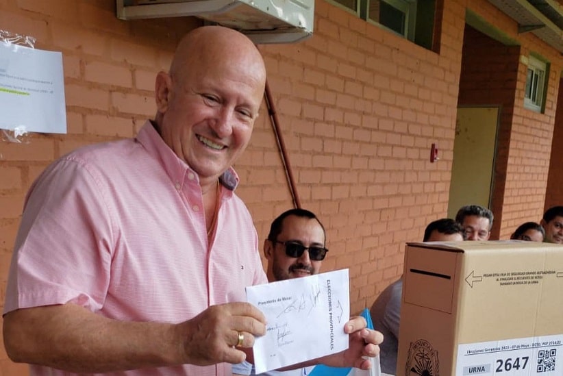 Claudio Filippa ao votar neste domingo (7). Imagem publicada em sua página pessoal na rede social Facebook.