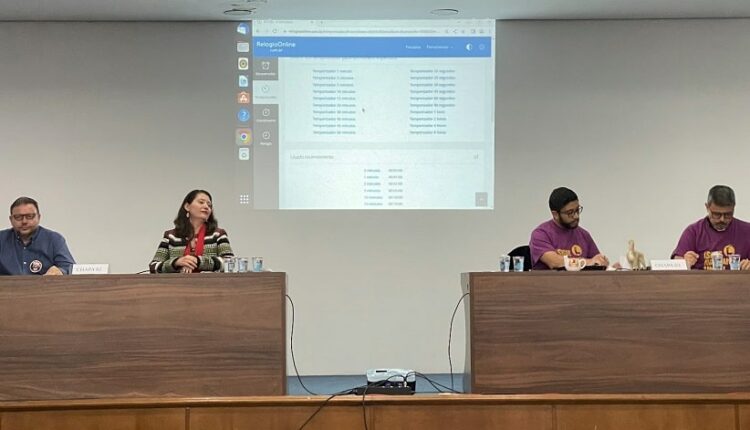 Integrantes das duas chapas durante debate com a comunidade universitária. Foto: Gentileza/Assessoria Unila