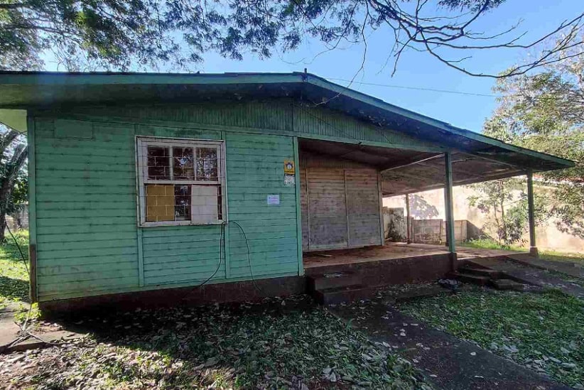 Casa de madeira incluída em um dos lotes do leilão. Foto: Kronberg Leilões