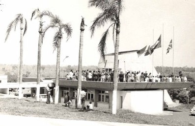 Inauguração do prédio, em 1972, conforme imagem do arquivo histórico da Câmara Municipal de Foz do Iguaçu.