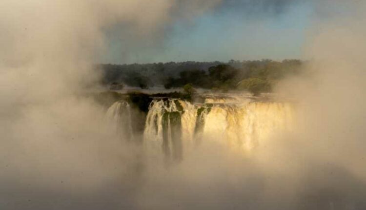 Cataratas do Iguaçu ao amanhecer, nova opção de passeio no Parque Nacional do Iguaçu. Foto: Marcos Labanca/H2FOZ