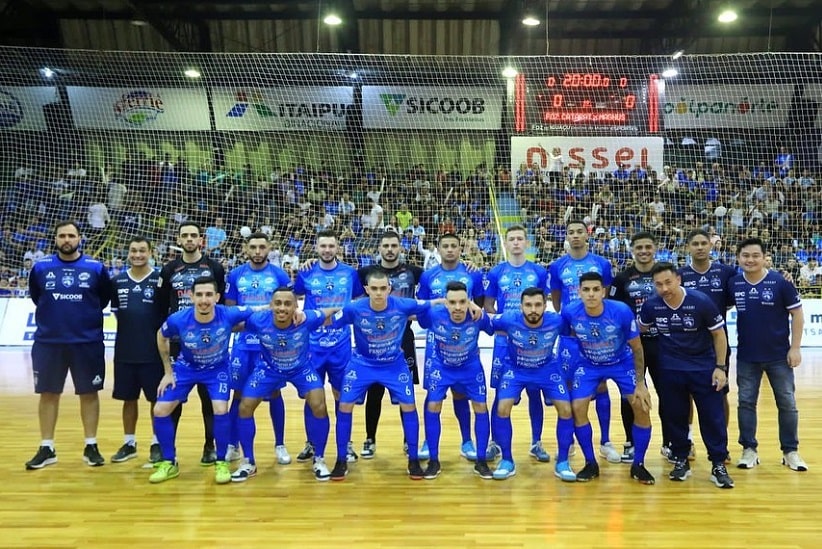 Foto oficial da equipe na partida contra o Magnus, pela LNF. Foto: Nilton Rolin/Foz Cataratas Futsal