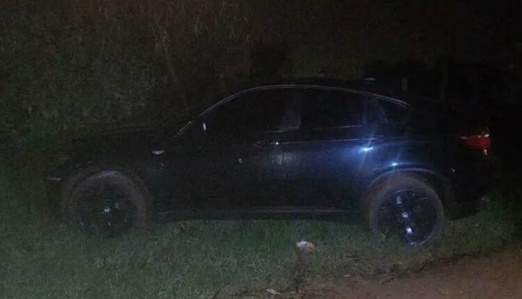 Veículo pertencente à vítima foi encontrado abandonado, na madrugada de hoje (25), no município de Presidente Franco. Foto: Gentileza/Polícia Nacional do Paraguai