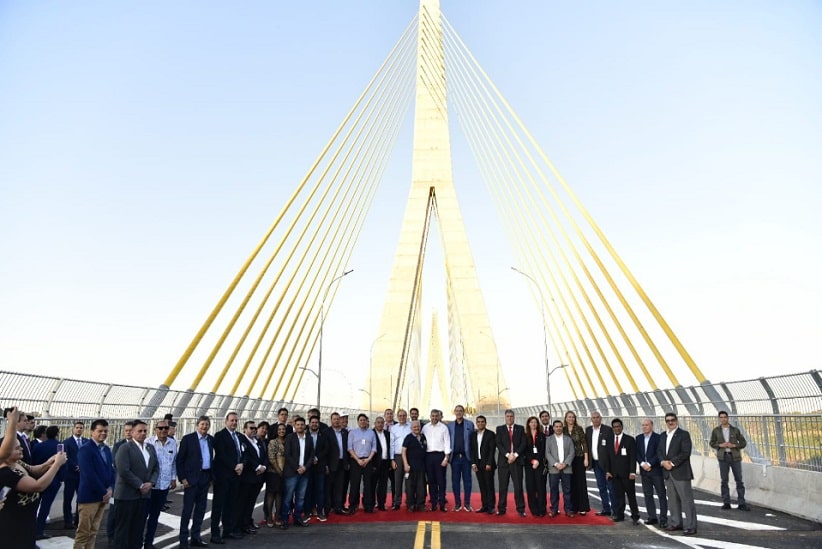 El presidente Mario Abdo Benítez y los participantes en la visita del martes. Foto: Cortesía/Presidencia de Paraguay