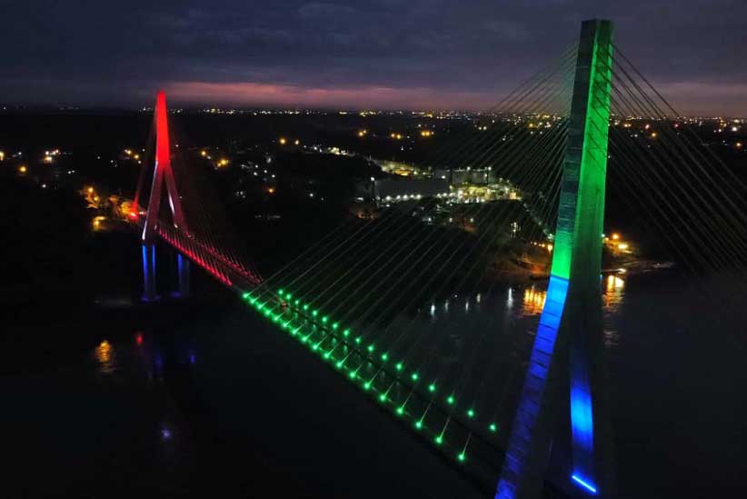 Ponte vista do lado brasileiro, com estruturas portuárias em Presidente Franco ao fundo. Foto: Gentileza/Prefeitura de Foz do Iguaçu