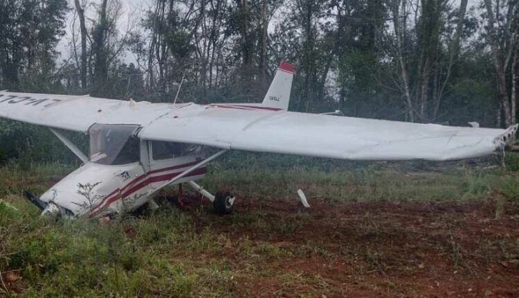 Imagem de autoria indeterminada, difundida pela imprensa argentina, mostra o Cessna 150 logo após a queda.