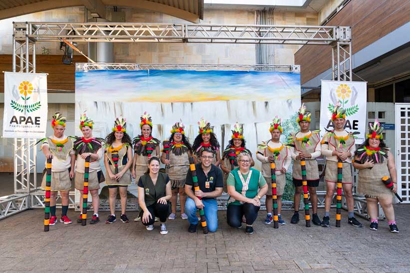 Grupo que participou da apresentação na usina de Itaipu. Foto: Sara Cheida/Itaipu Binacional