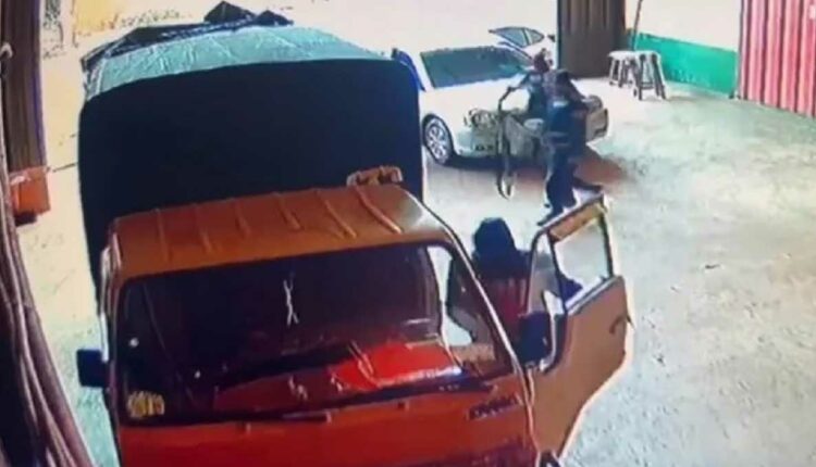 Ação dos delinquentes foi registrada pelas câmeras de segurança da transportadora. Imagem: Reprodução/ABC TV