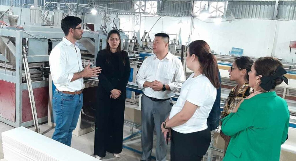 Comitiva da Rediex, liderada pelo vice-ministro Rodrigo Maluff, visitou a unidade fabril. Foto: Gentileza/Rediex Paraguay