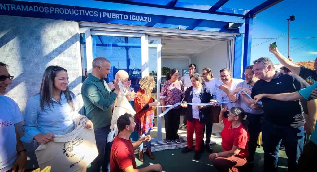 Inauguração teve a presença de produtores e autoridades. Foto: Gentileza/Prefeitura de Puerto Iguazú