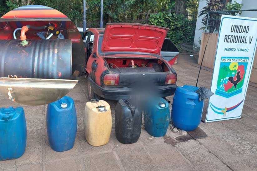 Veículo Peugeot apreendido com 500 litros de combustível. Foto: Gentileza/Polícia de Misiones