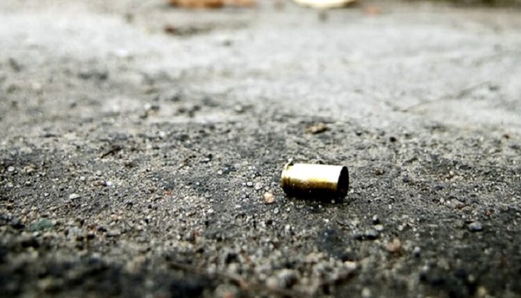 As balas trocadas entre bandidos e policiais, destroçam vidas e sonhos