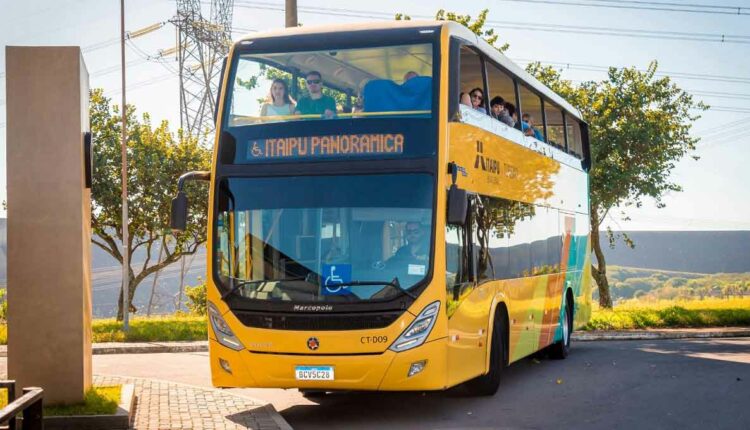 Ônibus do passeio Itaipu Panorâmica, que percorre as principais áreas externas da usina. Foto: Rubens Fraulini/Itaipu Binacional