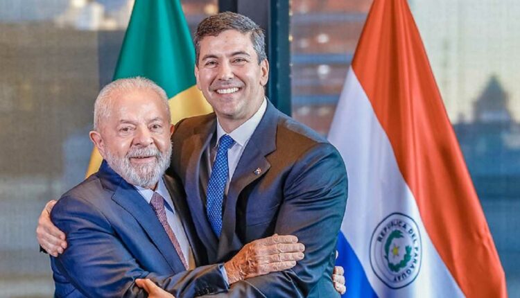 Lula e Santiago Peña durante encontro recente em Nova York, em paralelo à assembleia da Organização das Nações Unidas (ONU). Foto: Ricardo Stuckert/Presidência da República