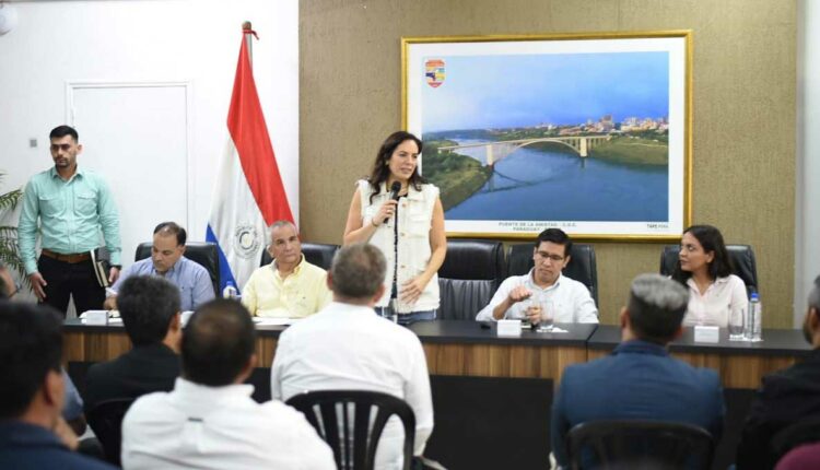 Claudia Centurión participou de reunião com autoridades locais e regionais em Ciudad del Este. Foto: Gentileza/Governo do Alto Paraná