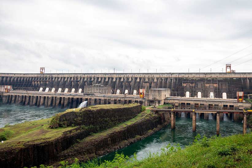 Canal de Desvio pode ser visto à direita da imagem. Foto: Rubens Fraulini/Itaipu Binacional