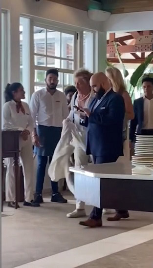 Filmagem de autoria indeterminada, que circula no WhatsApp, mostra Stewart no restaurante do Belmond Hotel das Cataratas.