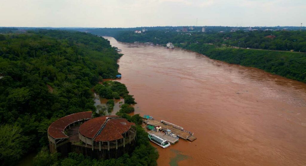 Nível do Rio Iguaçu nas imediações do Marco das Três Fronteiras. Imagem: VideoUP