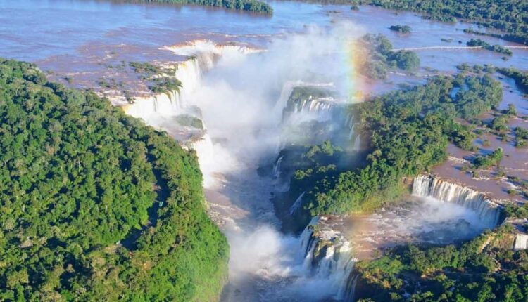 Vazão das Cataratas do Iguaçu seguirá acima do normal pelos próximos dias. Foto: Divulgação/Urbia Cataratas