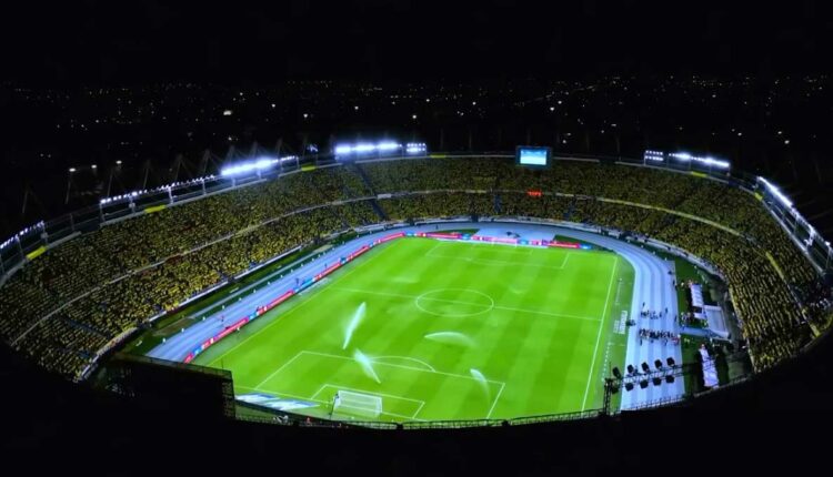 Casa oficial da Colômbia ficou completamente lotada para a partida contra o Brasil. Imagem: Reprodução/Conmebol