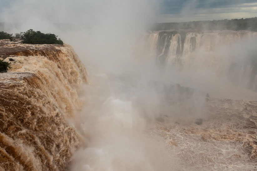 Vazão às 8h deste sábado (18) era de 7.200 metros cúbicos por segundo nas Cataratas. Foto: Nilmar Fernando/Urbia Cataratas