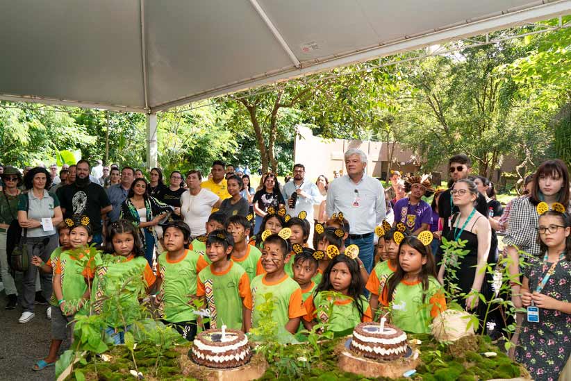 Autoridades e crianças de duas escolas da região prestigiaram as festividades. Foto: Sara Cheida/Itaipu Binacional