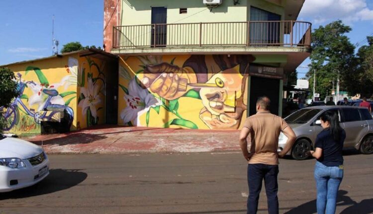Bairro Obrero vem passando por uma série de ações de valorização do patrimônio, como a pintura de murais temáticos. Foto: Gentileza/Prefeitura de Ciudad del Este (Arquivo)