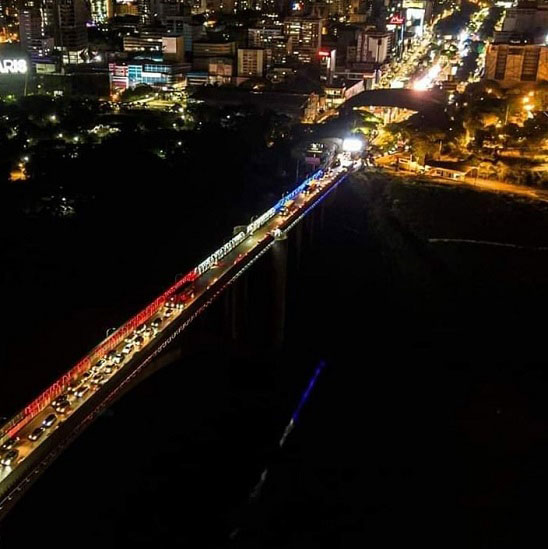 Vista aérea da metade paraguaia da Ponte da Amizade. Foto: Gentileza/Prefeitura de Ciudad del Este