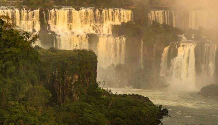 Roteiro é ideal para conferir as Cataratas do Iguaçu sob novos ângulos. Foto: Yuri Medeiros Brasil/Urbia Cataratas