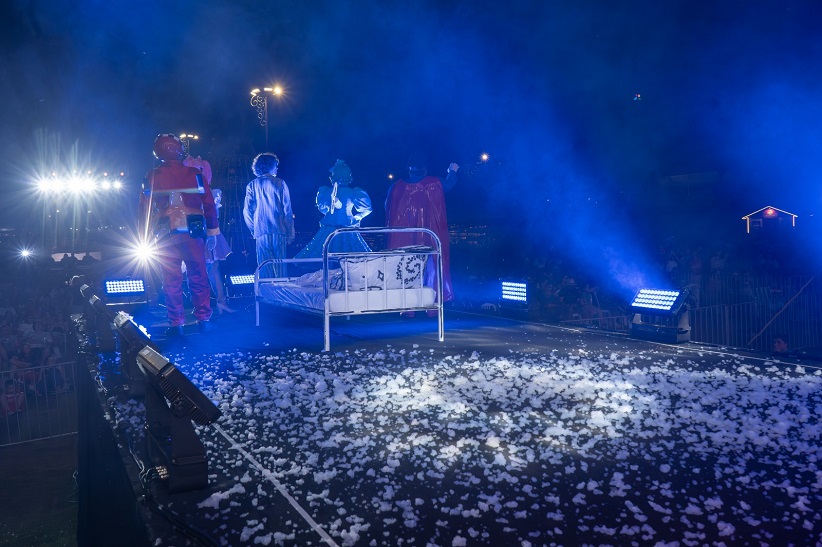 Espetáculo teve neve artificial no palco. Foto: Marcos Labanca