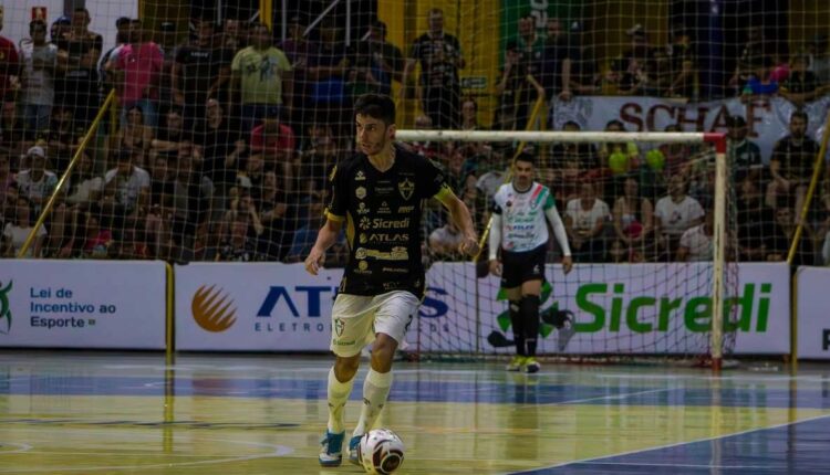 Paulinho foi o capitão do Coronel Futsal na campanha do acesso à Serie Ouro. Foto: Gentileza/Coronel Futsal (Arquivo)