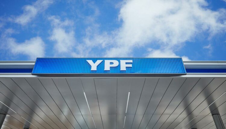 Ações da estatal YPF subiram na bolsa de valores com a possibilidade de privatização. Foto: Gentileza/YPF (Arquivo)